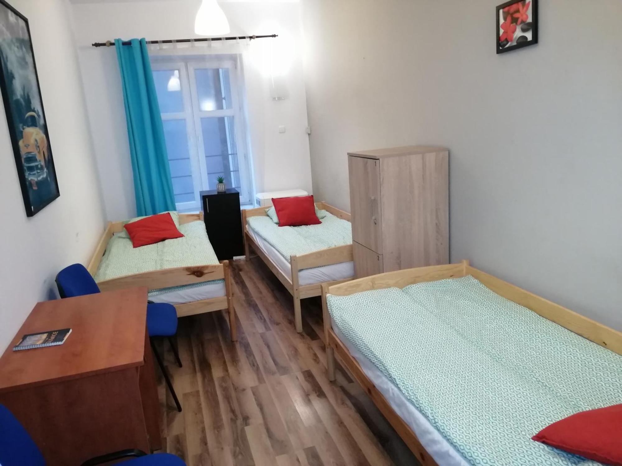 Hostel Gliwice Centrum Parking Room photo